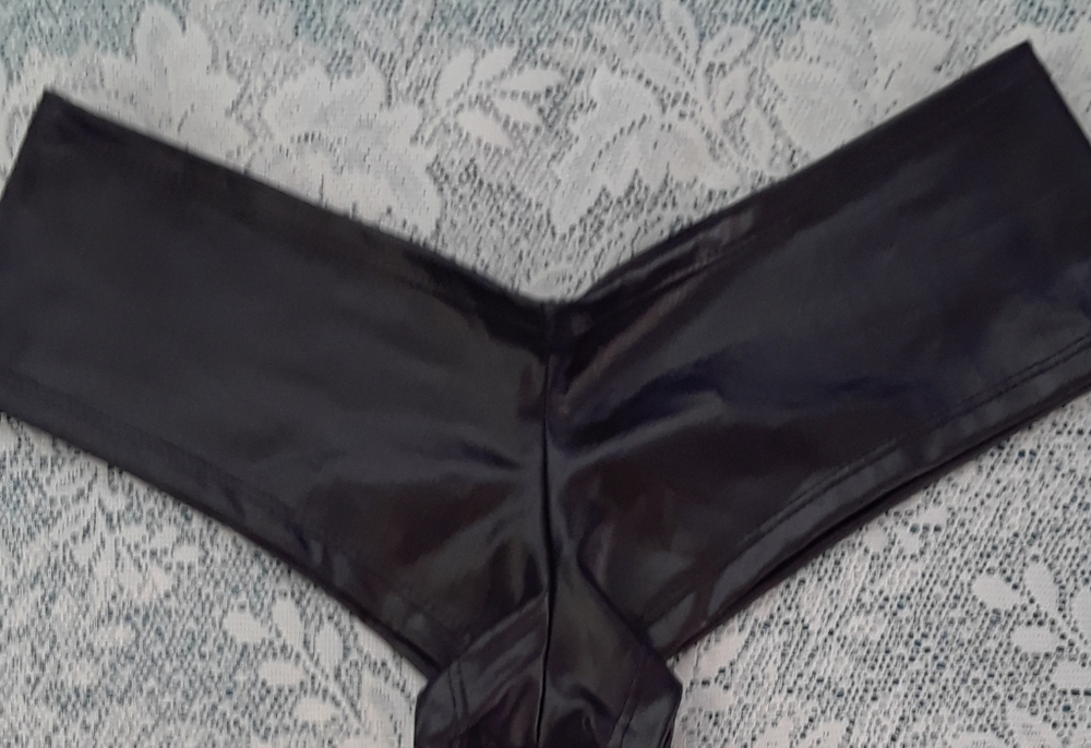 Mini Booty Short - Picture 2 of 3